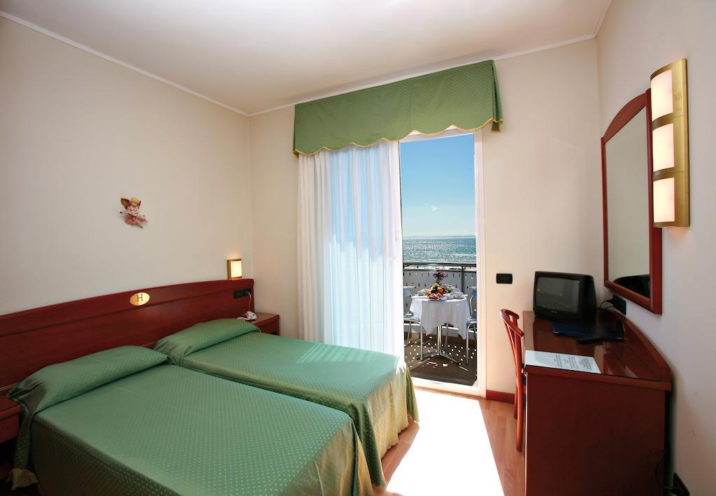 Hotel Helios Lido di Jesolo Exterior foto