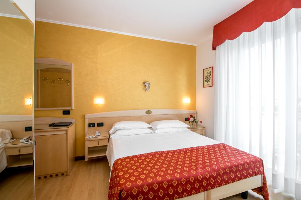 Hotel Helios Lido di Jesolo Exterior foto