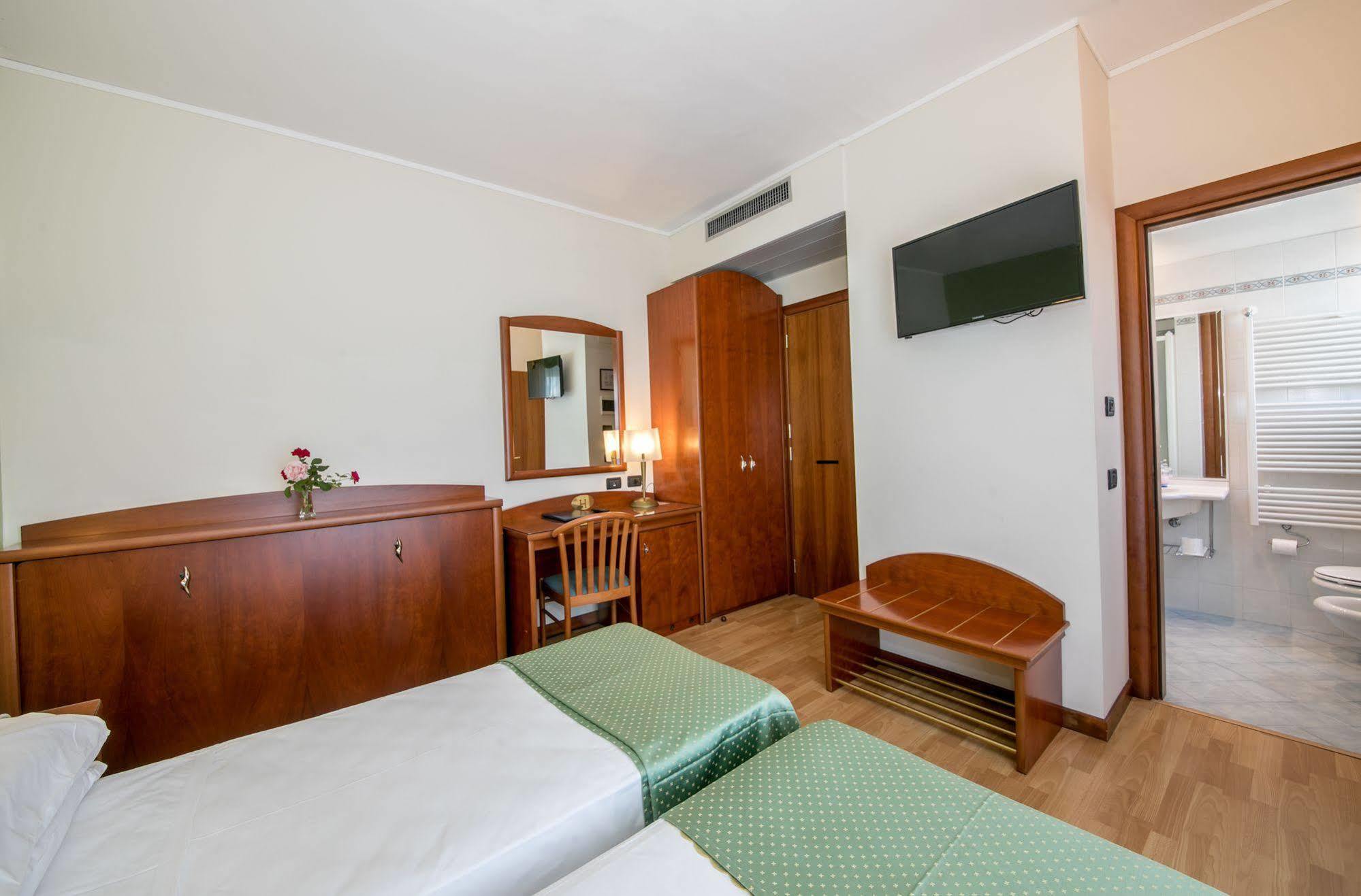 Hotel Helios Lido di Jesolo Exterior foto